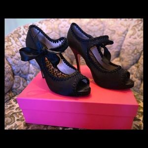 Betsey Johnson Calandra
